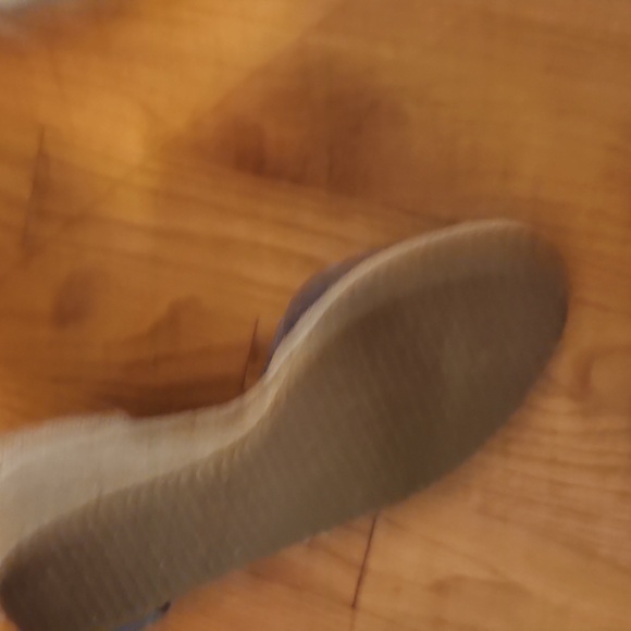 Shoes - Picture 3 of 4